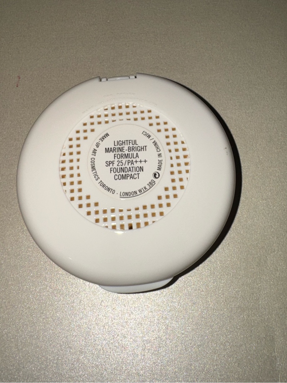 MAC Lightful Compact Only-Rare - Picture 3 of 3